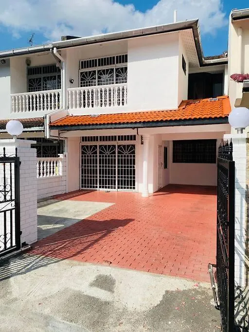 ג'והור בהרו Johor Lovy Ros Homestay/12Pax/Wifi/Ikea Jusco 0*, ג'והור בהרו מלזיה